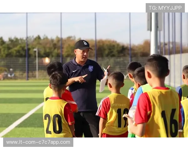 足球明星成长之路：从青训营到世界舞台的非凡蜕变